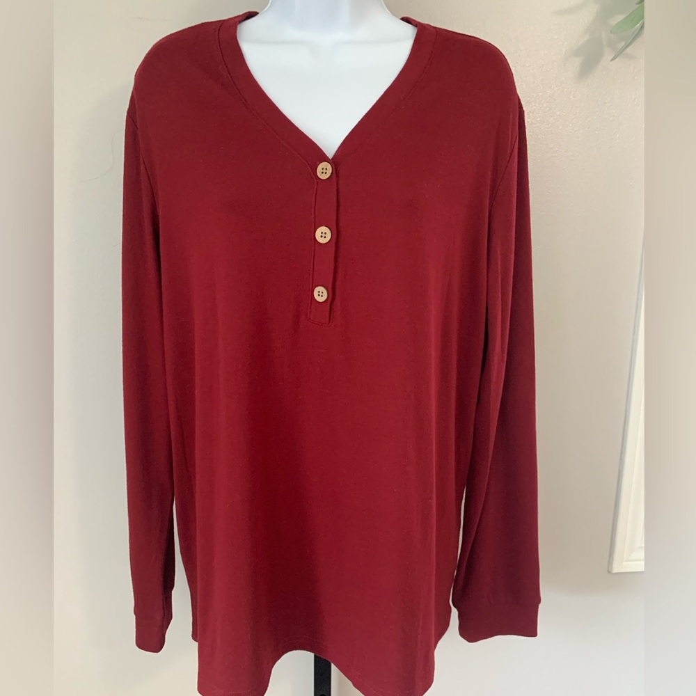 Chic Bishuige Maroon V-Neck Buttoned Top